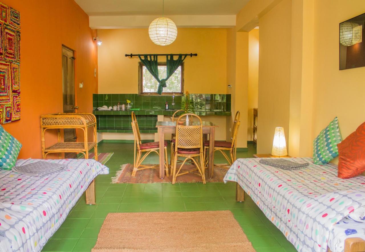 Chrissie'S Hotel Thekkady Exterior foto