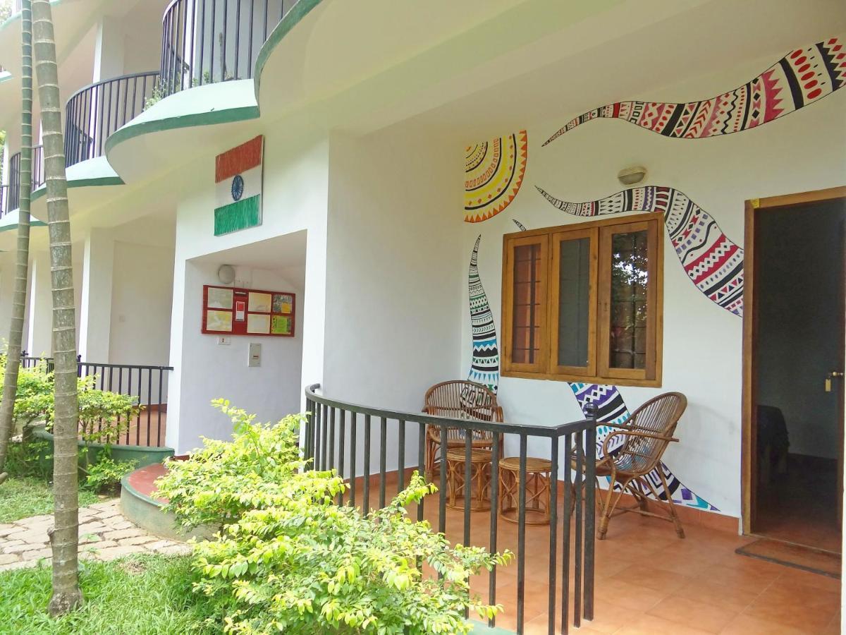 Chrissie'S Hotel Thekkady Exterior foto