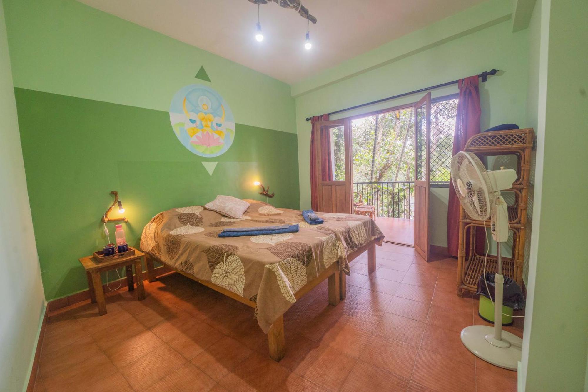 Chrissie'S Hotel Thekkady Exterior foto