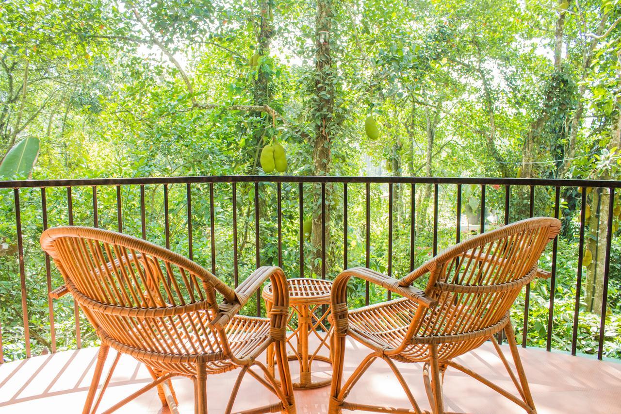 Chrissie'S Hotel Thekkady Exterior foto