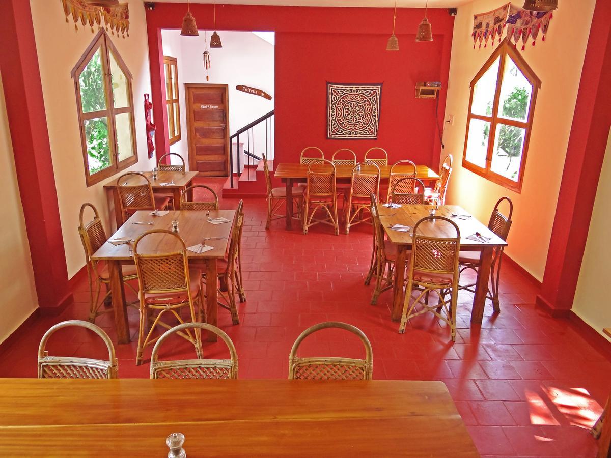 Chrissie'S Hotel Thekkady Exterior foto